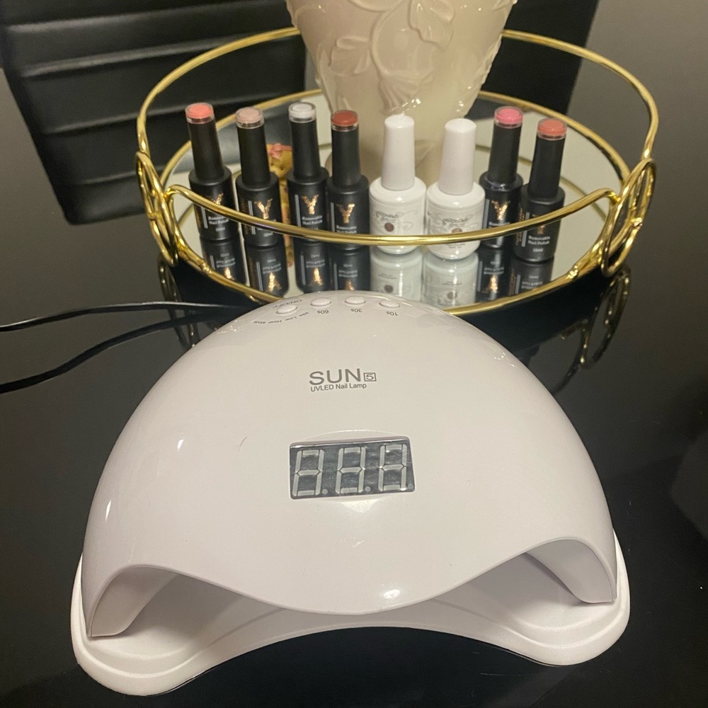 Nail polish and lamp set